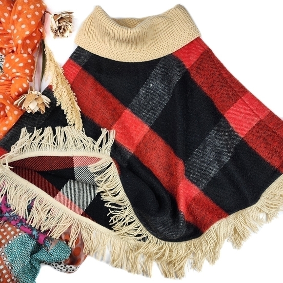 Wool Blend Red Black Plaid Poncho Onesize - Picture 2 of 7